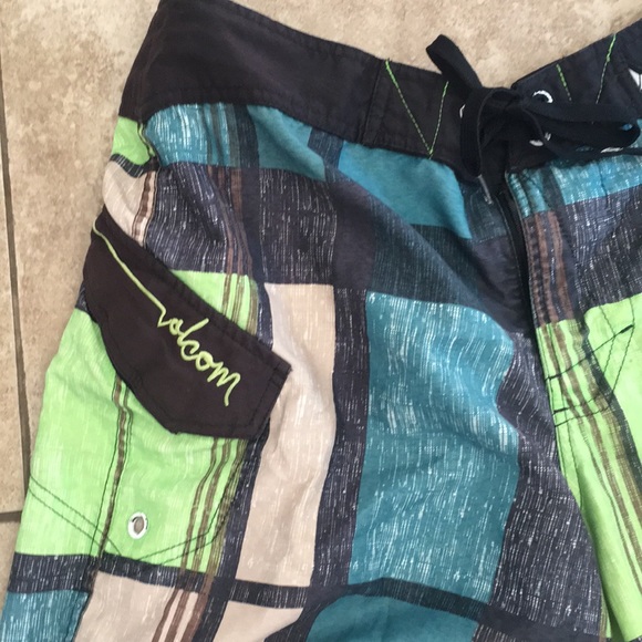 Volcom trunks - Picture 2 of 4